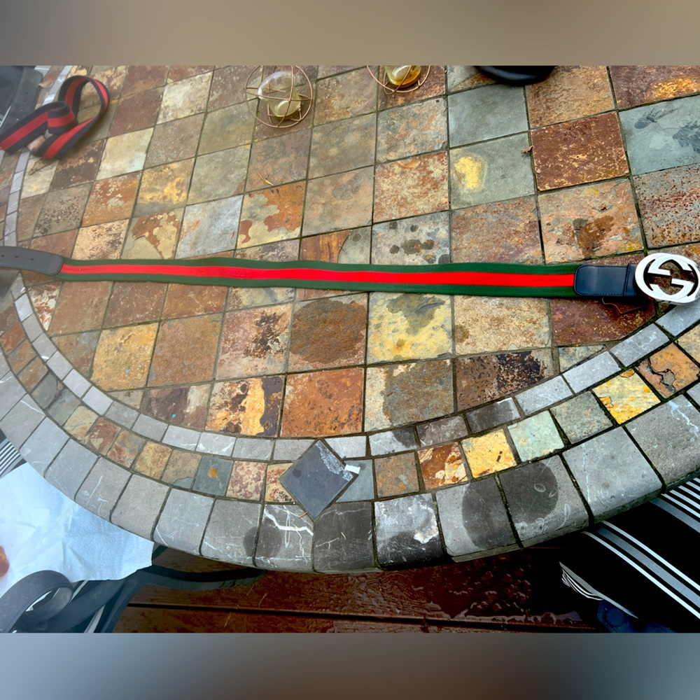 Used men’s Gucci belt. Green/Red signature stripe. Waist size 34+